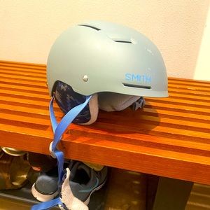 Ski / snowboard SMITH Helmet
